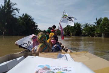 Relawan telusuri sungai salurkan makanan ke desa terisolir di Aceh