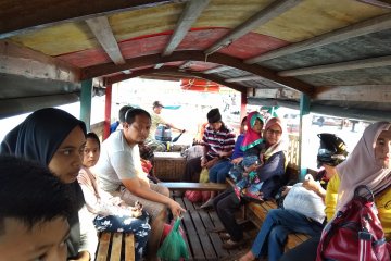 Penumpang perahu tujuan Pulau Penyengat tidak pakai pelampung