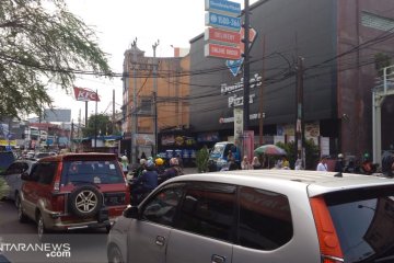 Volume kendaraan luar kota padati jalan protokol di Sukabumi