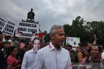 Ganjar: masyarakat jangan takut teror bom