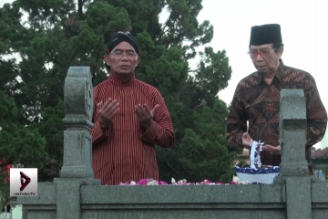 Mendikbud ziarahi makam Ki Hajar Dewantara