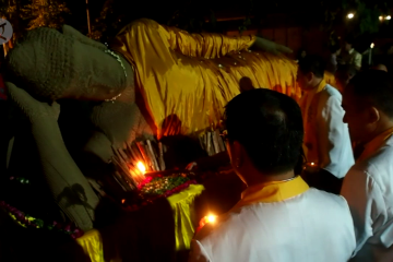 Prosesi pembakaran patung Buddha warnai Waisak