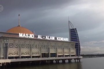 Al-Alam, Masjid terapung di tengah Teluk Kendari