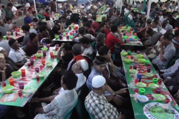 Berbuka dengan bubur Kanji Rumbi khas Aceh di kota Medan