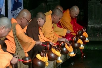 Umat Buddha gelar prosesi pengambilan Air Suci Waisak