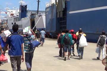 Arus mudik penumpang kapal laut di Pelabuhan  Trisakti melonjak