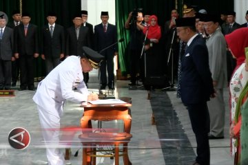 Gubernur lantik Bupati dan Wakil Bupati Cirebon