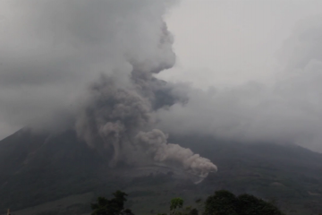 Gunung  Sinabung kembali erupsi, kolom abu capai 2.000 meter