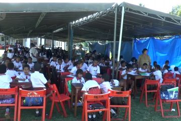 Sekolah disegel, 378 siswa Papua ujian di tenda