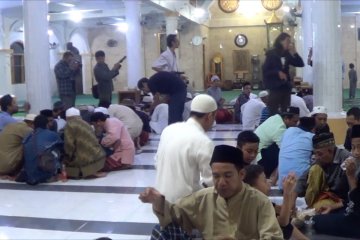 Umat muslim di Bali gelar tradisi megibung