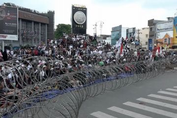 Aksi dukung dan tolak rekapitulasi suara KPU di kota Medan