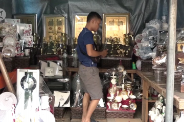 Penjual parsel musiman menjamur di Cikini