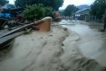 Banjir bandang terjang desa Bangga