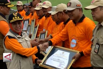 Gubernur Jatim ajak perangi sampah plastik