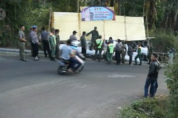 Kasur dan bantal keselamatan di jalur mudik Bandung-Garut