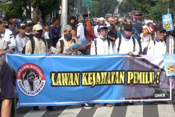 Massa pendukung Prabowo terus bertahan di depan Bawaslu