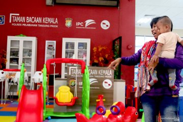 Taman Baca Kemala di Tanjung Priok jadikan anak tak bosan menunggu