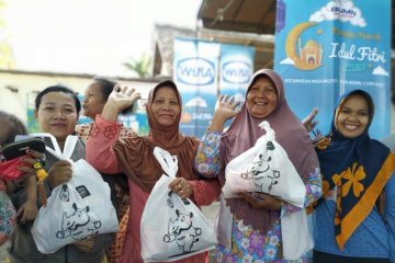 Wika salurkan ribuan paket pangan murah di Kediri, Jawa Timur