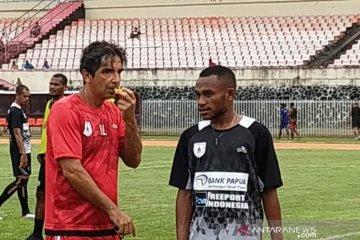 Luciano Leandro evaluasi kinerja pemain Persipura