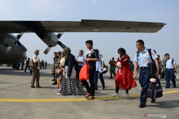 Mudik menggunakan pesawat militer