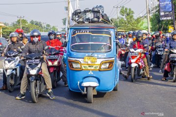 Mudik dengan bajaj