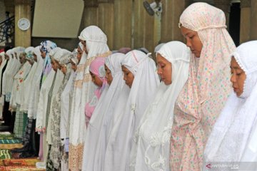 Pesantren seluruh Indonesia diminta shalat gaib untuk Ani Yudhoyono