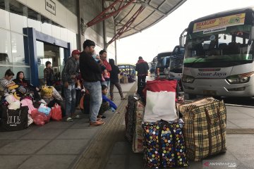 Tahun ini puncak arus mudik di Terminal Pulo Gebang bergeser jadi H-6