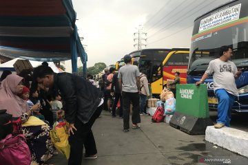 H-3 Lebaran, jumlah pemudik di Terminal Kampung Rambutan meningkat