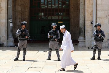 Polisi Israel lindungi Yahudi fanatik masuk ke Masjid Al-Aqsha