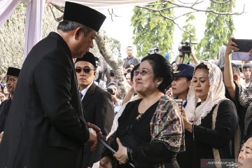 Megawati hadiri pemakaman Ani Yudhoyono