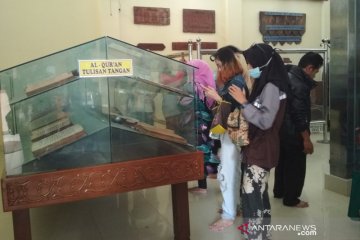 Pemudik padati Museum Masjid Agung Demak