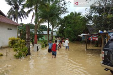 SAR Kendari evakuasi warga korban banjir sungai Wanggu
