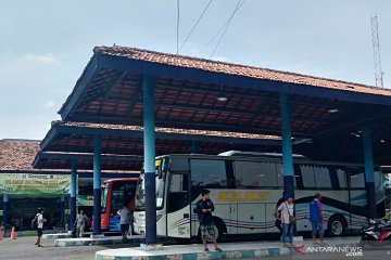 Pemudik turun di terminal Pamekasan capai 884 orang