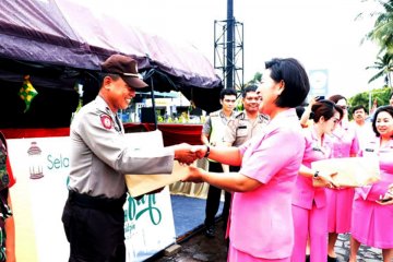 Ketua Bhayangkari Sulut beri bantuan personel Pospam Idul Fitri