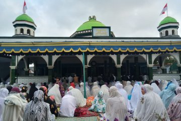 Jamaah Naqsabandiyah di Mataram sudah Idul Fitri
