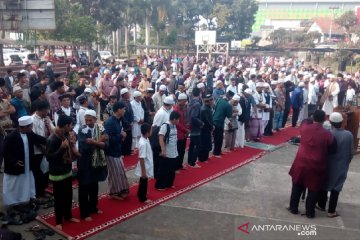 Jamaah Majelis Taqorub Ilalloh laksanakan Salat Id di Kerkof Garut