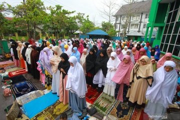 Shalat Id lebih awal di berbagai daerah