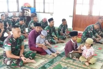 Yonif 725/WRG shalat Id bersama warga perbatasan RI-PNG