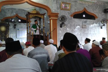 Sebagian khutbah Id di Jambi angkat tema satukan persaudaraan umat