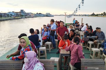 Kapal wisata sungai Kapuas