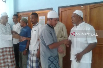 Puluhan narapidana lapas Penfui Kupang ikut sholat Idul Fitri