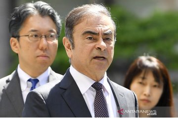 Mantan bos Nissan Ghosn rela masuk kotak untuk kabur dari Jepang