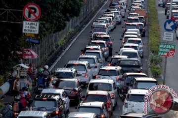 Pengunjung PRJ membeludak sulit cari tempat parkir