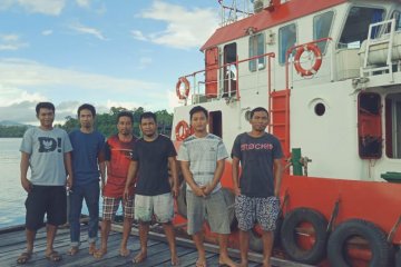 Tim SAR selamatkan kru tugboat hanyut di Taliabu