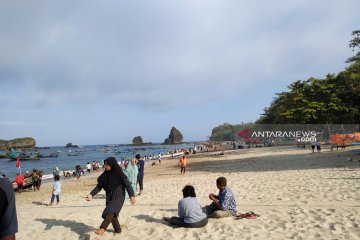 Ribuan wisatawan padati Pantai Papuma Jember selama libur Lebaran