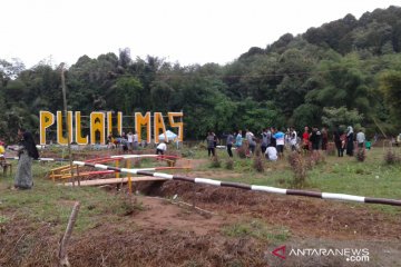 Pulau emas Kalsel ramai pengunjung