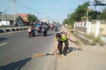 Polres Indramayu tertibkan "penyapu uang" di Jembatan Kali Sewo