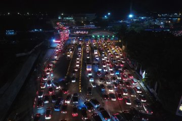 Gerbang tol Bakauheni Selatan padat merayap