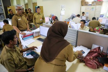 Sekda Aceh daftar hadir pegawai