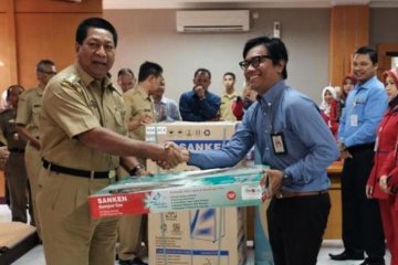 Tujuh karyawan Bank Magelang masuk kantor paling awal dapat hadiah